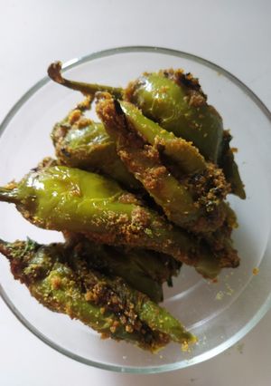 ભરેલા મરચાં(Stuffed Marcha Recipe in Gujarati) રેસીપી મુખ્ય ફોટો