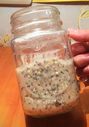 Una foto de Desayuno para llevar de banana y canela overnight oats
