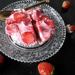 A picture of Strawberry pretzel salad.
