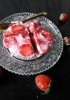 A picture of Strawberry pretzel salad.