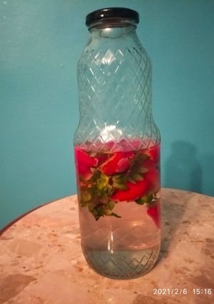 Une photo de Eau détox fraise 🍓