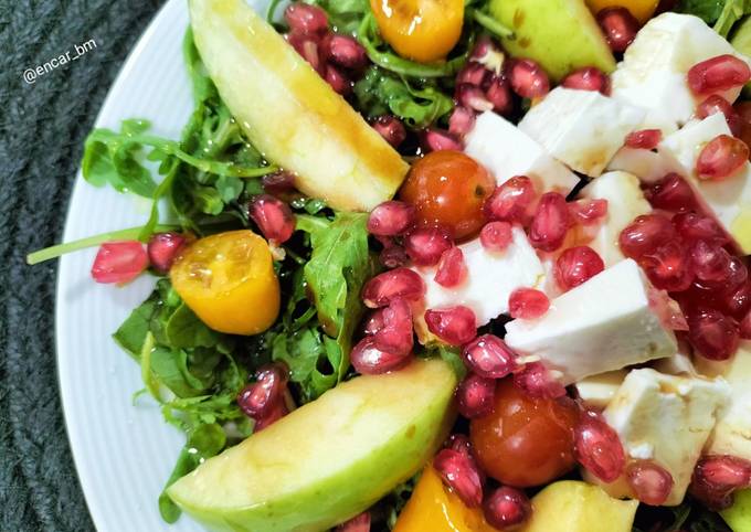 Ensalada De Rúcula Con Queso Fresco Manzana Y Granada Receta De Encar