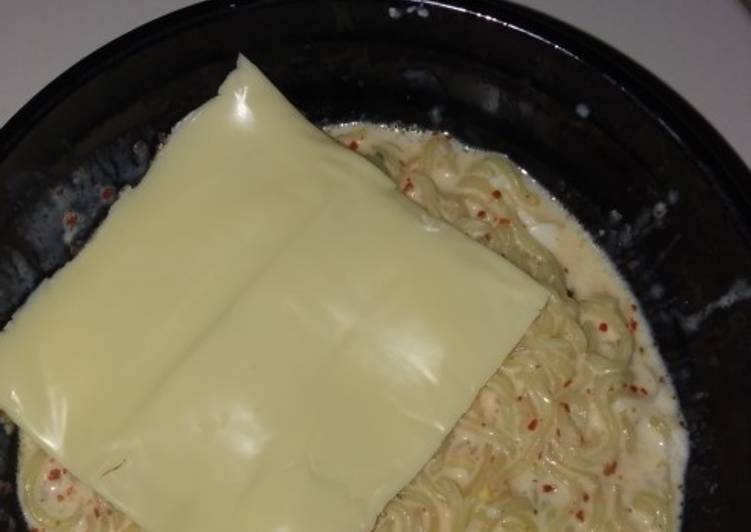 Cara Gampang Menyiapkan Indomie kuah susu + keju, Sempurna