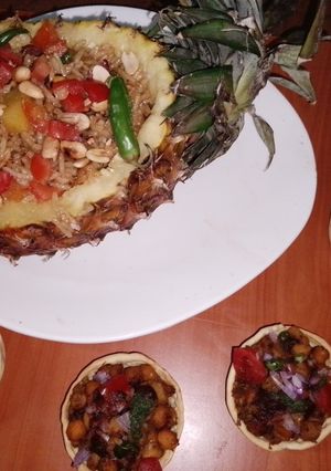 A picture of Thai pineapple rice 🍍🍚🍅.