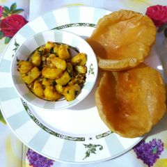 A picture of Aloo Poori.