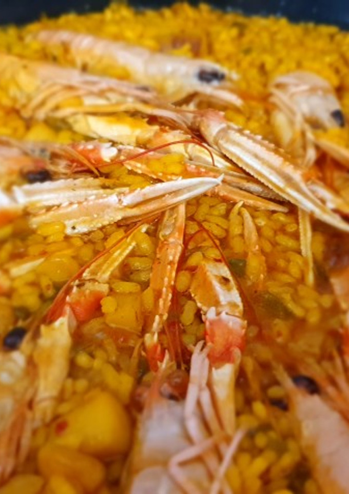 Una foto de Arroz con Sepia y Cigalas