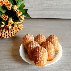 A picture of Classic French Madeleines.