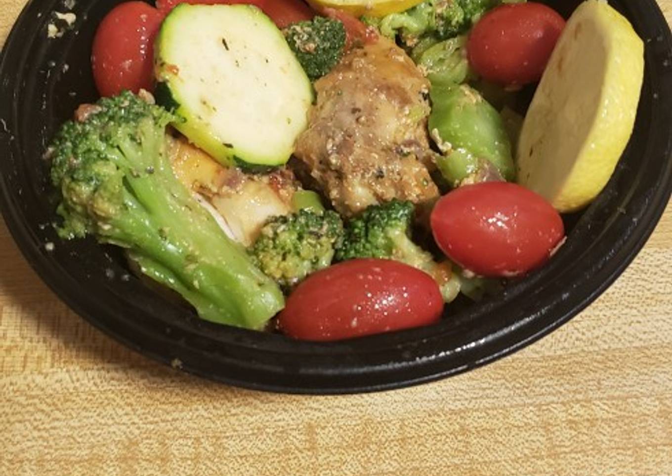 My garlic chicken with zucchini, broccoli