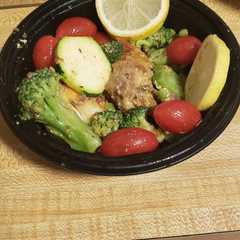 A picture of My garlic chicken with zucchini, broccoli.