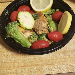 A picture of My garlic chicken with zucchini, broccoli.