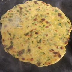 A picture of Methi paratha.