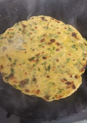 A picture of Methi paratha.