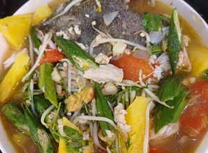 Hình của món Cá song nấu canh chua.