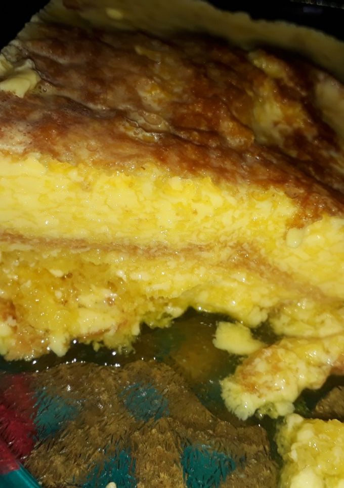Una foto de Flan con vainillas y jugo exprimido