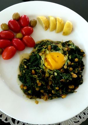 A picture of Spinach and split peas with egg(tareh esfenaj)تره اسفناج.