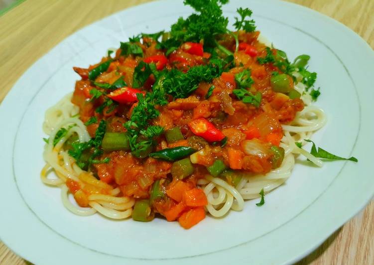 Langkah Mudah untuk Membuat Spaghetti Saos Tuna Veggie Anti Gagal