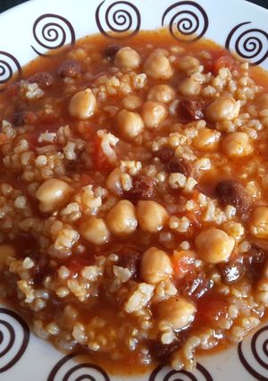 Foto principal de Garbanzos con pasas y arroz