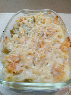 Una foto de Macarrones y farfalle con velouté de queso azul