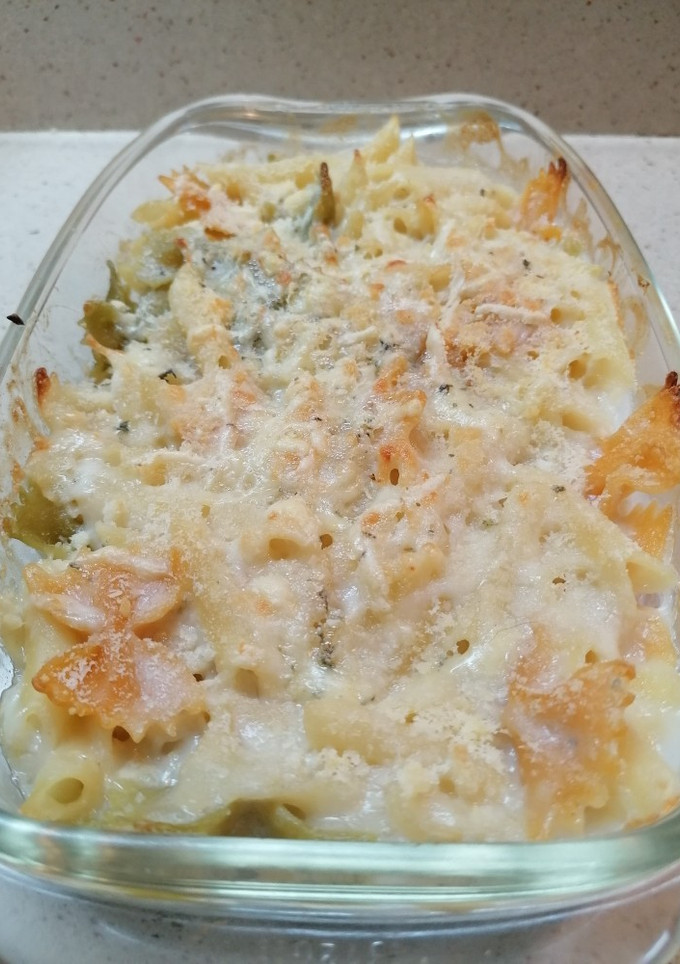 Una foto de Macarrones y farfalle con velouté de queso azul