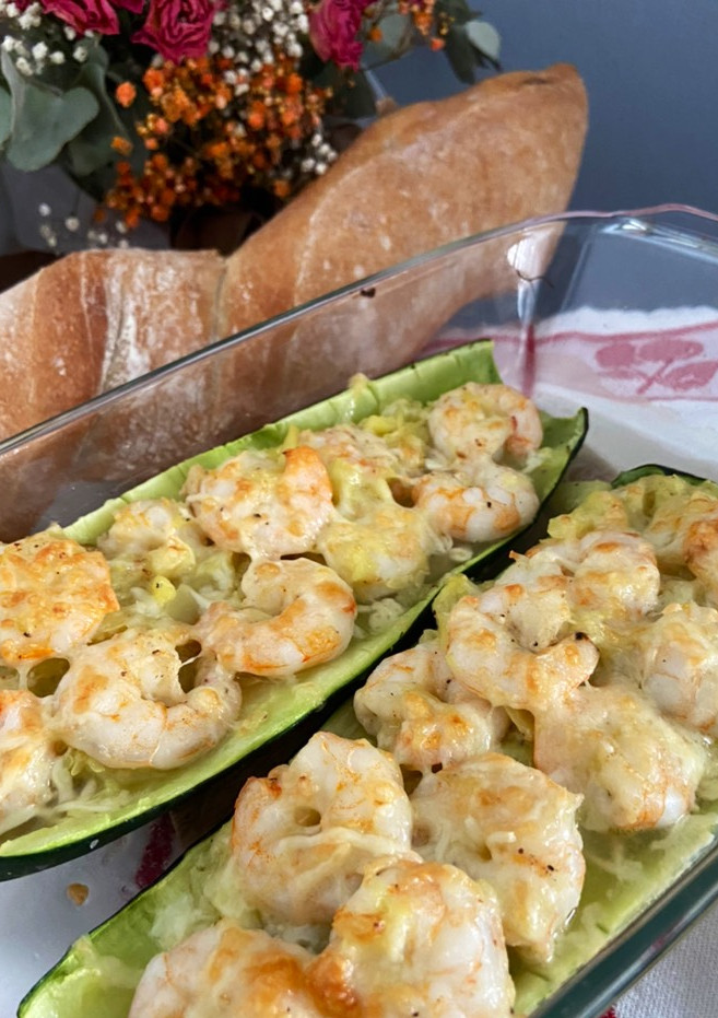 Una foto de Calabacín relleno de langostinos 🌱🦐