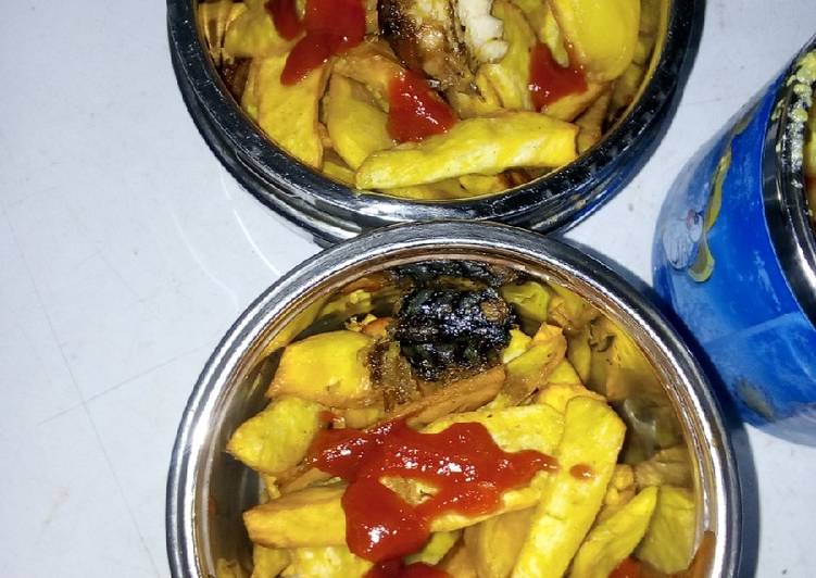 Fried potatoes and fish with ketchup