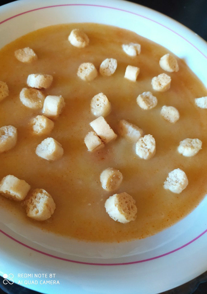 Una foto de Puré de calabacín con sofrito de ajo y pimentón de El Bierzo