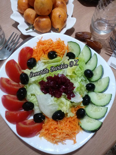 صورة لوصفة سلطة مشكلة 🍅🍅