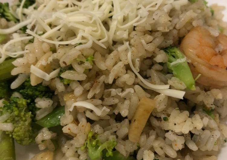 Cara Gampang mengolah Nasi Goreng Udang Brokoli, Enak Banget