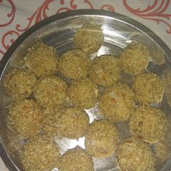 A picture of Poppy seeds jaggery laddu.