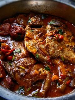 সব্জী দিয়ে পমফ্রেট মাছের ঝোল (sabji diye pomfret macher jhol recipe in Bengali) রেসিপির প্রধান ছবি
