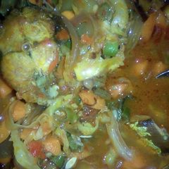 Miyar kifi da vegetables A picture of Miyar kifi da vegetables.
