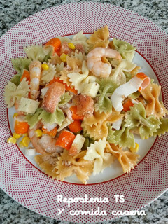 Una foto de Pajaritas con Salmón ahumado y queso