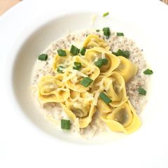 A picture of Riccota And Spinach Tortellini In Ground Pork Parmesan Sauce.