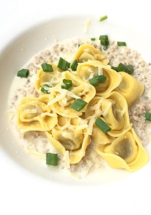 A picture of Riccota And Spinach Tortellini In Ground Pork Parmesan Sauce.