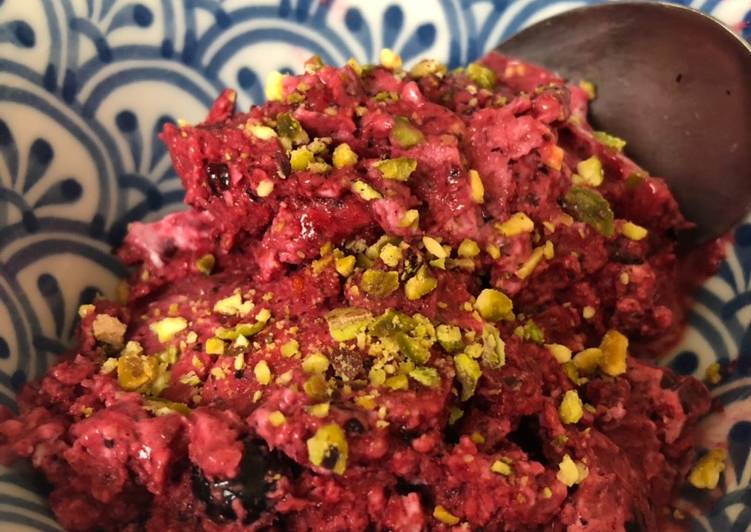 Berry ice-‘cream’ - can be vegan Berry ice-‘cream’ - can be vegan