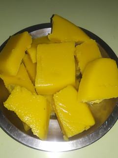 நெய் மைசூர் பாக்(Ghee mysorepak recipe in tamil) செய்முறை முக்கிய புகைப்படம்