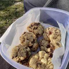 A picture of Gummy cookies chocolats noir et blanc.