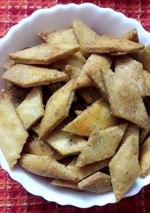 सूजी डायमंड्स (suji diamonds recipe in Hindi) रेसिपी मुख्य फोटो