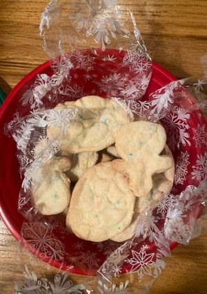 A picture of (Hart-made) Christmas cookies. 🙂🎁❄️🎉.