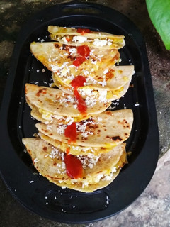 मेक्सिकन पोटॅटो टाकोज (mexican potato tacos recipe in marathi) रेसिपी चे मुख्य फोटो