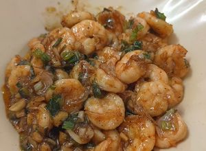 Hình của món Tôm rim mặn ngọt.