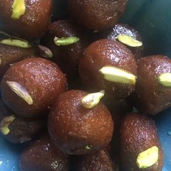 A picture of Gulab jamun.