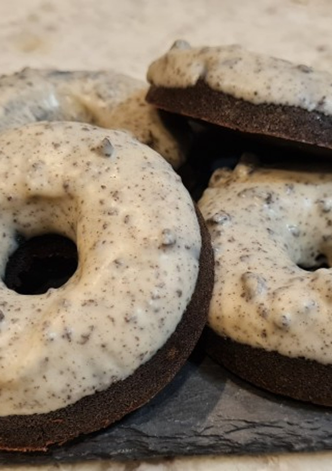 Una foto de Donuts de Oreo al horno con 4 ingredientes