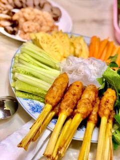 Hình của món 🍢Nem lụi.