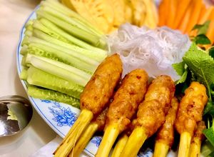 Hình của món 🍢Nem lụi.