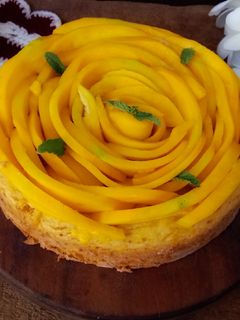 મેંગો કેક (Mango Cake Recipe In Gujarati) રેસીપી મુખ્ય ફોટો