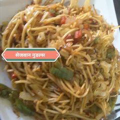 A picture of Schezwan Noodles.