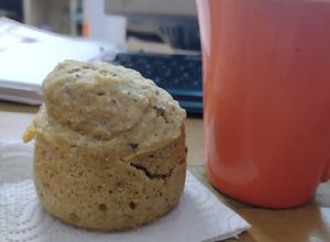Una foto de Pancito con semillas en taza, en microondas