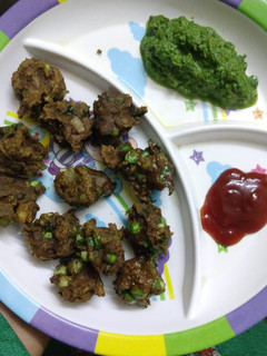 बाजरे के आटे के पकौड़े (bajre ke aate ke pakode recipe in Hindi) रेसिपी मुख्य फोटो