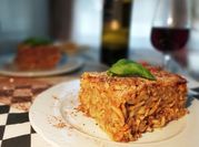 Una foto de lasagna salsa bechamel